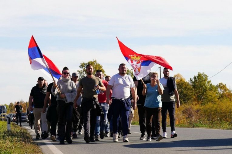 SRBI SA KOSOVA I METOHIJE DANAS STIŽU BEOGRAD! Grupa od 60 hrabrih ljudi iz Lipovice krenulo ka prestonici! (VIDEO)