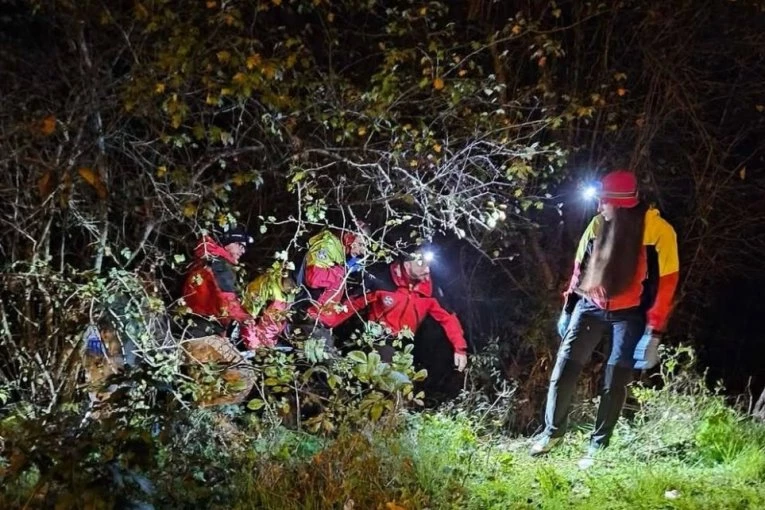 POGINUO PLANINAR NA VISOČICI! Spasioci satima pokušavaju da izvuku telo! (VIDEO)