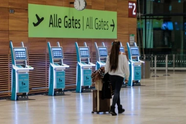 PUTNIKE OBLIVA HLADAN ZNOJ ZBOG NOVIH PRAVILA: Evo kako da savladate EES skenere i "trik pitanja" za tačno 2 minuta i 26 sekundi, ako uradite OVO prolazite bez muke! (VIDEO)