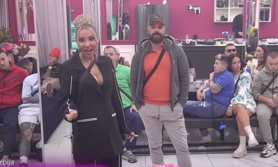 "DA RODI PETRORO UNUČADI, NIKAD MI NEĆE BITI SNAJA": Lukin otac SROZAO Aneli kao niko do sad, ove reči bi je uništile - ONA JE ZLO!