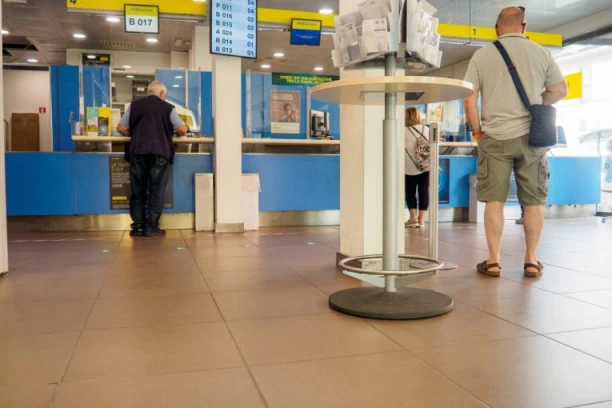 DRŽAVA GASI POŠTE! Gotovo polovina poštanskih filijala se ukida – evo šta sledi!