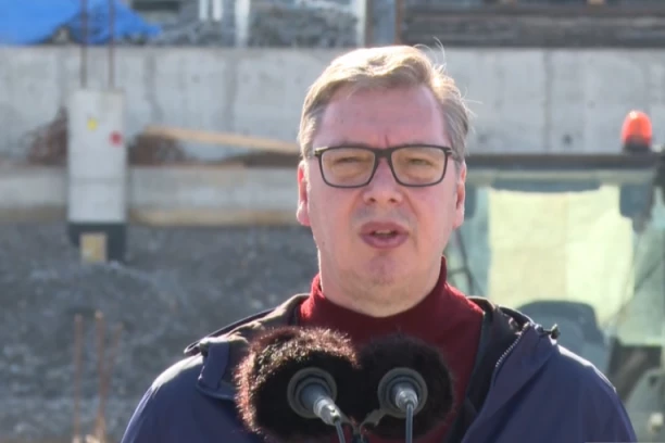 "MOJE IZVINJENJE JE BILO POTPUNO ISKRENO" Vučić: Ponosan sam kako smo obeležili jučerašnji dan, neki su išli u crkvu, neki držali minut ćutanja!