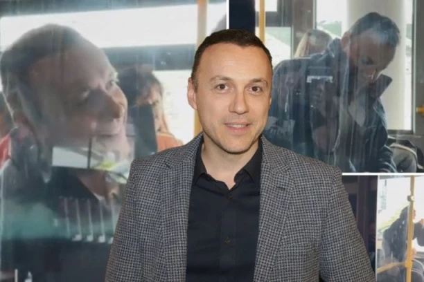 ŠOK-PAPARACO BANETA MOJIĆEVIĆA, ZBOG PEVAČA NASTALA POMETNJA NA AERODROMU: Prolaznici ga opkolili, gledaju i ne veruju! (FOTO, VIDEO)