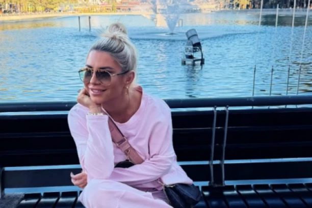 NEĆETE VEROVATI ŠTA RADI DEA ĐURĐEVIĆ U ŠESTOM MESECU TRUDNOĆE! Voditeljka dala sebi oduška, snimak ZALUDEO FANOVE! (FOTO)