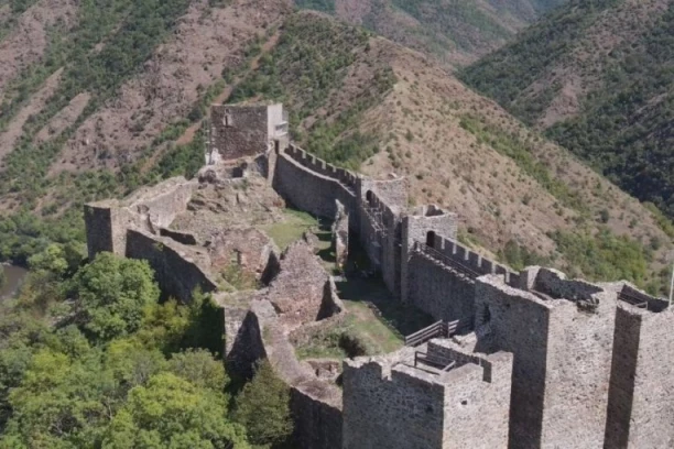 KAKO DO NAJMISTERIOZNIJE TVRĐAVE U SAMOM SRCU SRBIJE? Moglo je samo čamcem, ali sada se sve menja (FOTO)