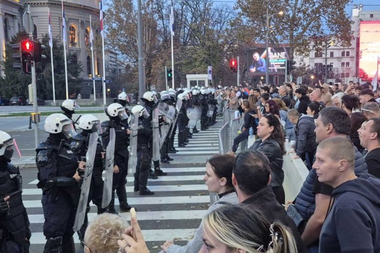 BLOKADERKE "PROSE" ZA ŠKOLARINU I STAN! Sramotan apel se širi mrežama:"Ne dozvolite da im propadne godina" - A ONI UNIŠTILI GODINU HILJADAMA DRUGIH STUDENATA! (VIDEO)