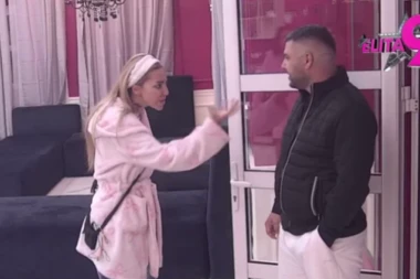 KARAMBOL U BELOJ KUĆI: Aneli i Asmin brutalno ZARATILI oko ćerkice Nore - Ahmićeva uverena da je i dalje VOLI!