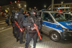 PORED NJE JE STAJAO KRVAVI NOŽ! Devojčica (4) ubijena u stanu, majku pronašli kako leži na stepeništu! Zbog jedne stvari su je ODMAH UHAPSILI