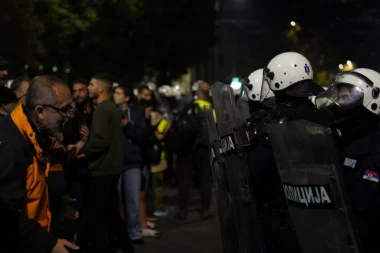 UHAPŠENO 37 BLOKADERA! Oglasio se MUP - traži se još lica!