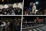 BLOKADE PRETVORENE U CIRKUS: Protesti ispred Skupštine postali izgovor za zabavu i alkohol! (VIDEO)