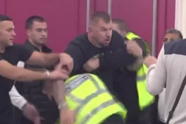 JANJUŠU PRETI DISKVALIFIKACIJA! Opšta MAKLJAŽA u "Eliti", NASRNUO kao zver na Ivana Marinkovića, obezbeđenje ga patosiralo! (VIDEO)