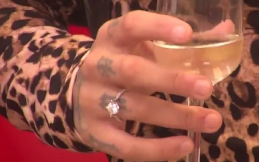 POGLEDAJTE GLAMUROZNU VERIDBU BEBICE I TEODORE U ELITI: Kleknuo pred milionima, a tek da vidite kakav joj je prsten spremio!