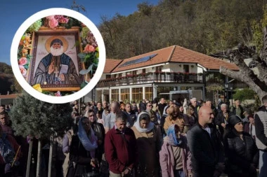 NEPROCENJIVI DAR IZ GRUZIJE STIGAO U TUMANE: Vernici dočekali ikonu sa delovima moštiju Svetog Gavrila Gruzijskog