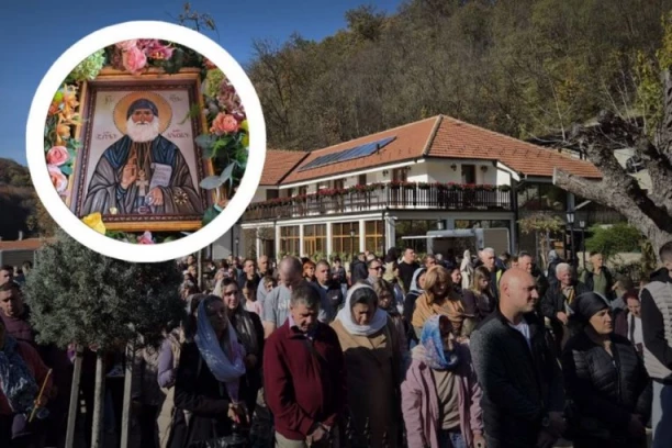 NEPROCENJIVI DAR IZ GRUZIJE STIGAO U TUMANE: Vernici dočekali ikonu sa delovima moštiju Svetog Gavrila Gruzijskog