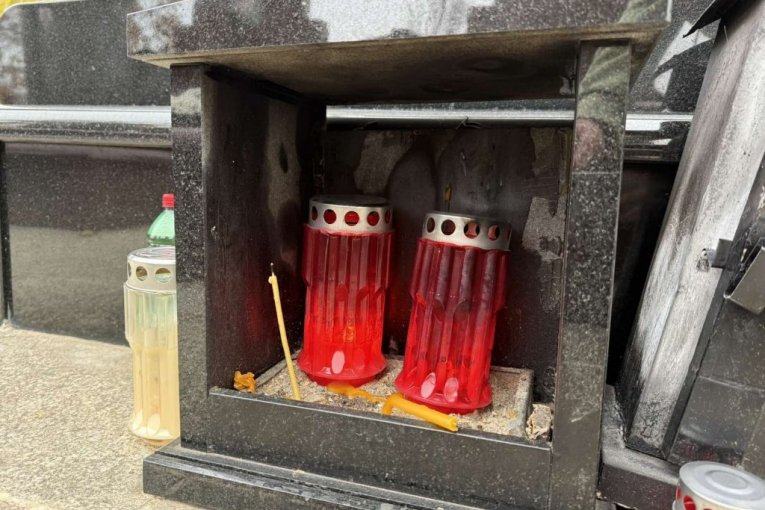 Grob Saše Popovića