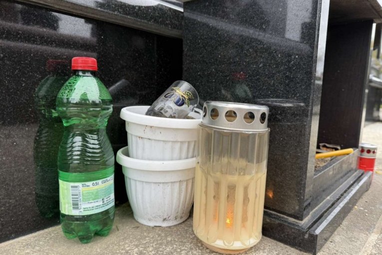 Grob Saše Popovića