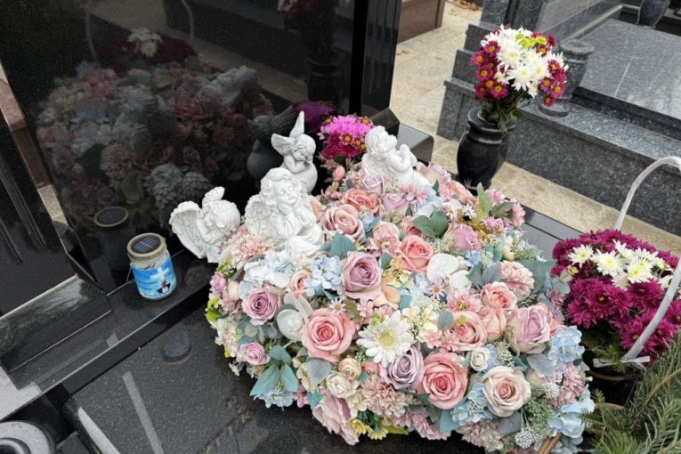 Grob Saše Popovića