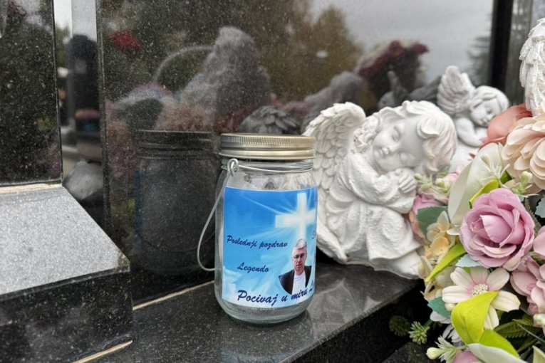 Grob Saše Popovića