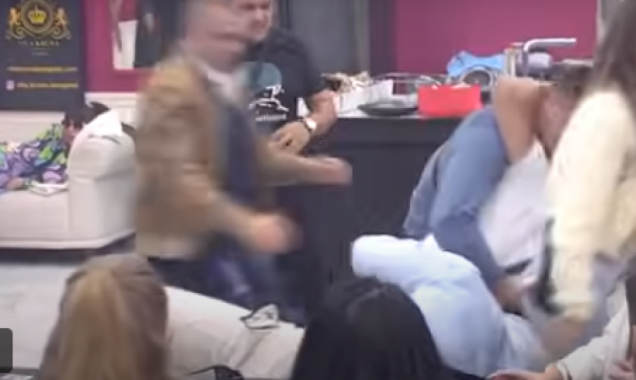 NEVIĐEN HAOS U ELITI, LETELO SVE PO BELOJ KUĆI: Sin Zlate Petrović kao DIVLJA ZVER pravi HAOS u programu! (VIDEO)