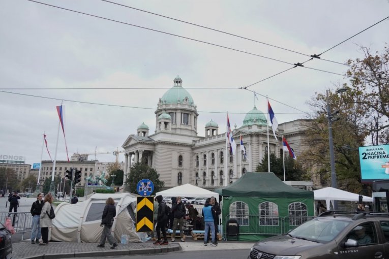 MIRNO ISPRED SKUPŠTINE: Redovan saobraćaj u Takovskoj i na Bulevaru kralja Aleksandra!