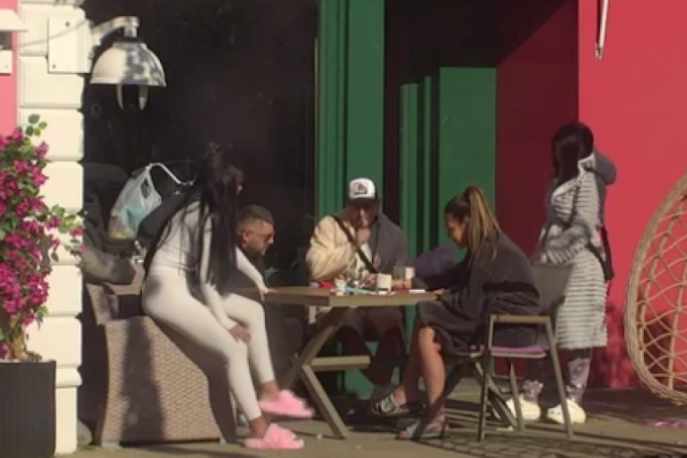 Anita i Bora pričajuo deci