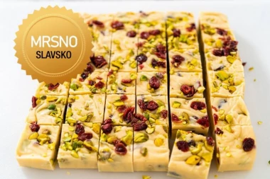 NAJBRŽI SITNI KOLAČI KOJI MAME POGLEDE I POHVALE: Poslastica savršenog ukusa za slavsku trpezu