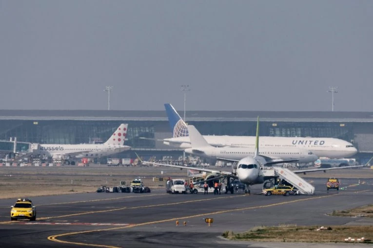 HAOS NA AERODROMU: Primećen dron, donesena hitna odluka!