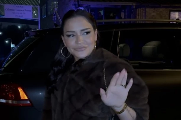 BIVŠI DEČKO ALEKSANDRE MLADENOVIĆ PREKINUO MEDIJSKU ILEGALU! Prvo pojavljivanje u javnosti NAKON ŠTO GA JE PEVAČICA OPTUŽILA ZA BATINE!