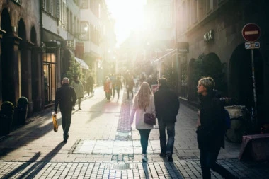 MIA SE IZ AMERIKE PRESELILA U SRBIJU PRE PET GODINA I VIŠE SE NIKAD NIJE VRATILA: Njeni razlozi će vas potpuno šokirati! (VIDEO)