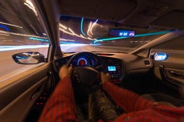 ORGAZAM I GAS DO DASKE: Paru proradile strasti na auto-putu - policija zaustavila ljubavni maraton pri 140 km/h!