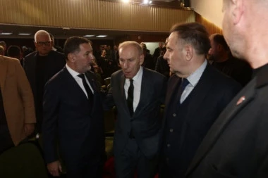 KREM SRPSKOG FUDBALA NA KOMEMORACIJI: Džajić, Ljajić i Radujko se oprostili od Mladena Žižovića! (VIDEO)