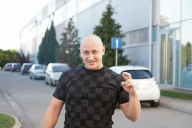 DESINGERICA PRAVI DRUGO DETE! Ne sledi primer Darka Lazića: Ne treba piti i voziti, želim da dam dobar primer! (VIDEO)