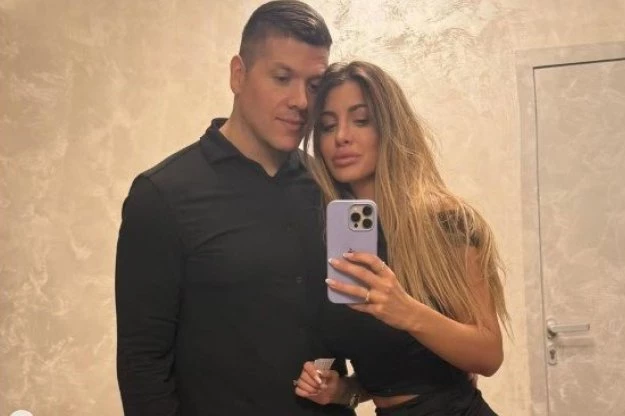 JELENA I SLOBA OTVORILI VRATA DOMA ZA PRAZNIKE: Pogledajte bajkovite scene iz porodične oaze, OVAJ detalj je sve iznenadio! (FOTO)