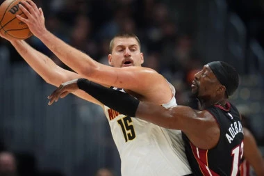 NIKOLA JOKIĆ JE NEZAUSTAVLJIV! Denver trijumfovao na domaćem terenu protiv Majamija!