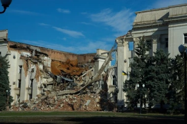 EVAKUISANO 750 LJUDI, ZAVRŠENA HUMANITARNA MISIJA: Kolone upućene ka Rusiji i Ukrajini