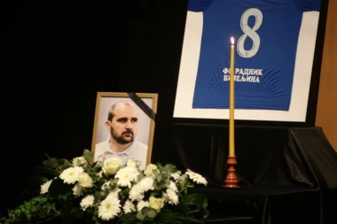 JUČE PAUNOVIĆ, A DANAS I ON: Bivši selektor Srbije na komemoraciji Mladenu Žižoviću! (VIDEO)