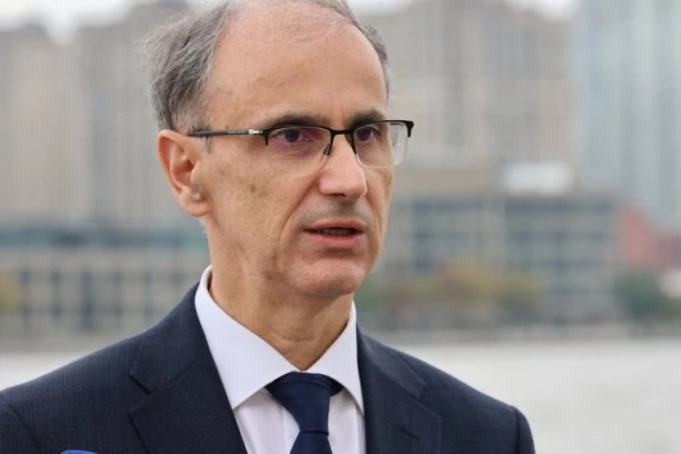 PREMIJER MACUT NAJAVIO: Od 1. januara jednostavnija procedura za bolovanje uz elektronski sistem!