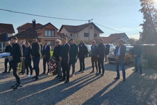 LEGENDA "ORLOVA" NA SAHRANI ŽIŽOVIĆU: Čuveni fudbaler došao da oda poslednju poštu tragično preminulom drugu! (FOTO)