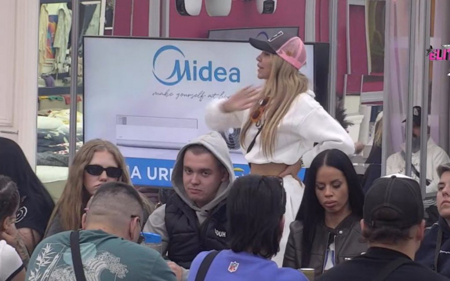 LUKA JE SINONIM ZA BLAMAŽU! Vujović ponovo zažmurio na Anelina poniženja!