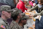 NAJMOĆNIJA ARMIJA SVETA NA KAZANU SA SOCIJALOM! Pentagon poslao vojnike u Nemačkoj da se hrane u narodnim kuhinjama