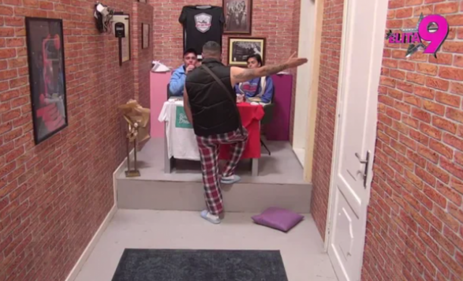 ASMIN NAJBRUTALNIJE IZVREĐAO MAJU MARINKOVIĆ: Od ovog klipa će vam se okrenuti želudac, gledaoci zgroženi!