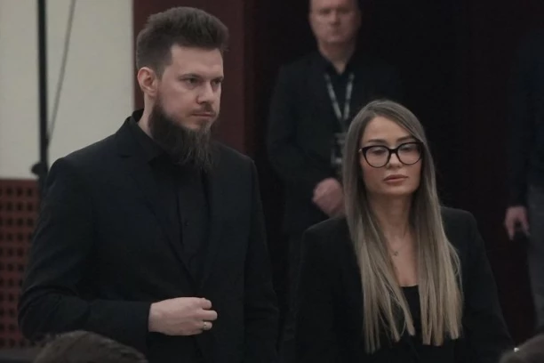 HITNE VESTI O SNAJKI POKOJNOG SAŠE POPOVIĆA, NA GROBLJU SE SVE VREME PRIČA O OVOME! Saopštene informacije o porođaju!