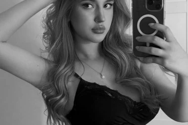 PROCURILE PRIVATNE FOTKE LENE MARINKOVIĆ IZ TELEFONA: Na telu ČIPKA, a tek da vidite ovaj detalj! (FOTO)