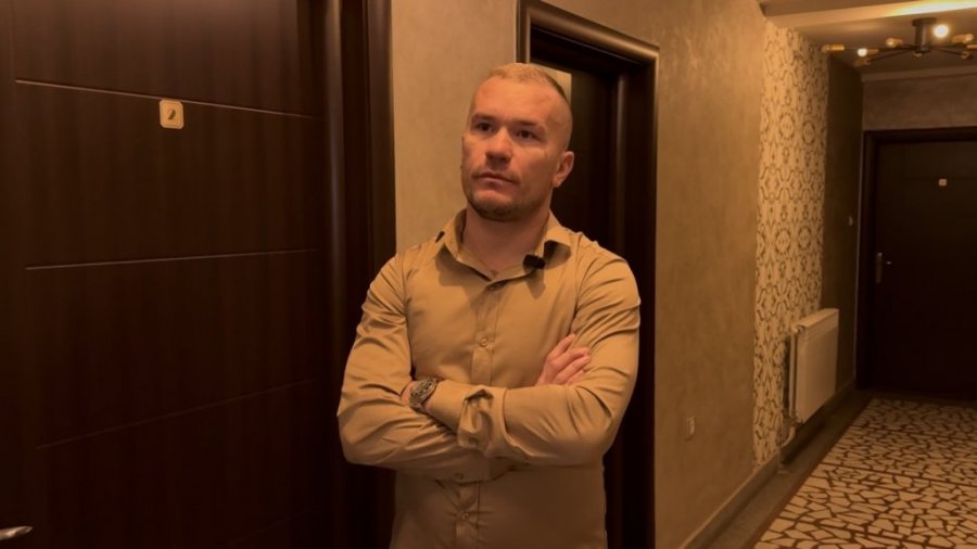 MUNJEZ OTVORIO VRATA APARTMANA U KOM JE ANITA IMALA AFERU: Otkrio detalje, priznao da li ulazi u "Elitu 9"! (VIDEO)