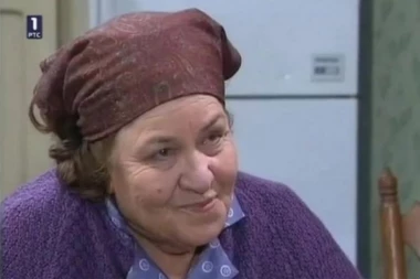 I SPREMAČICA I KOLEZETARKA, KOJU ĆE FUNKCIJU JOŠ DA MI DODELE?! Tužnih 24 godina bez čuvene Riske!