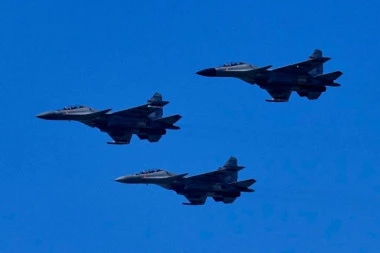 DRAMA NA NEBU! Ruski lovci krenuli ka Aljasci, Amerikanci ODMAH DIGLI avione!