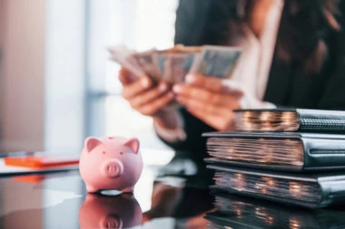 KOMŠIJE SE HVATAJU ZA GLAVU: Plate oko 5.000 evra, ali majstora nema!