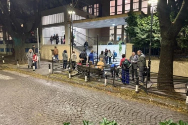 BRZA REAKCIJA NA VRAČARU! Učenici "Ribnikara" sada BEZBEDNIJI - problem rešen u rekordnom roku! (FOTO)