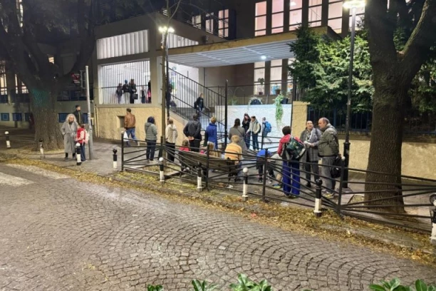 BRZA REAKCIJA NA VRAČARU! Učenici "Ribnikara" sada BEZBEDNIJI - problem rešen u rekordnom roku! (FOTO)