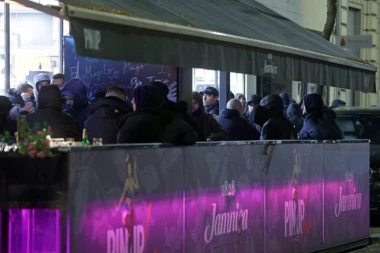 OSAM MASKIRANIH HULIGANA PRED SUDOM: Optuženi zbog ustaških pokliča protiv Srba u Zagrebu